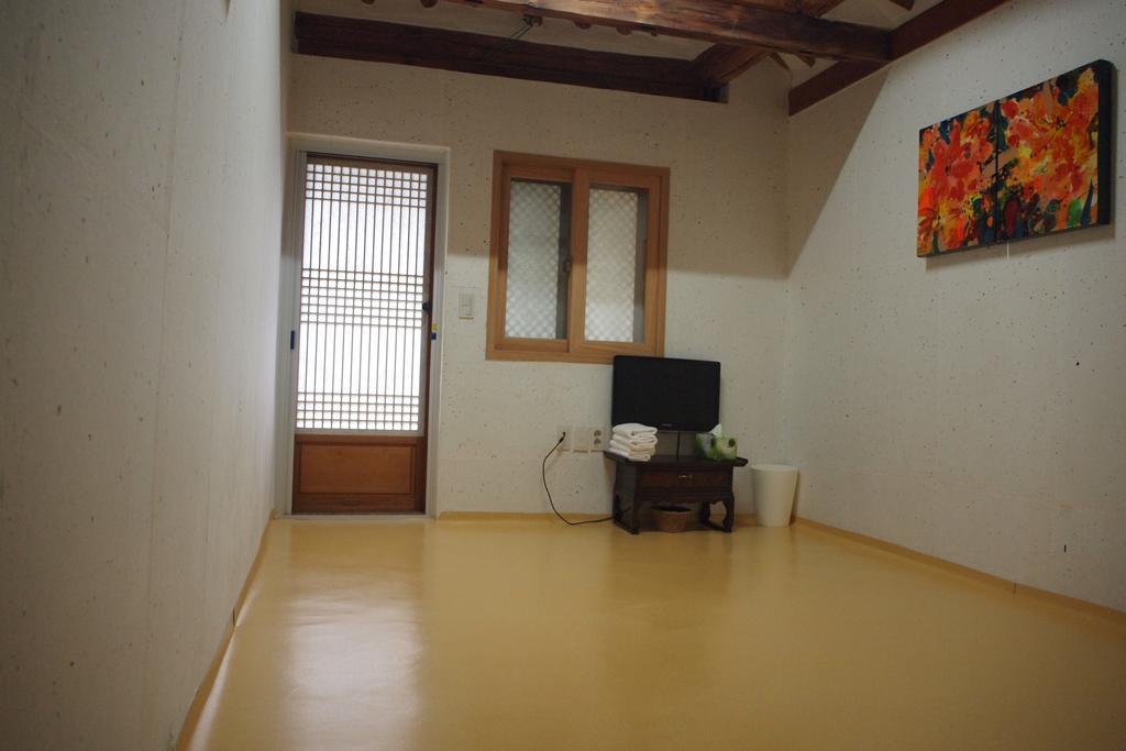 Floral Space Hanok Guesthouse Kjongdzsu Kültér fotó