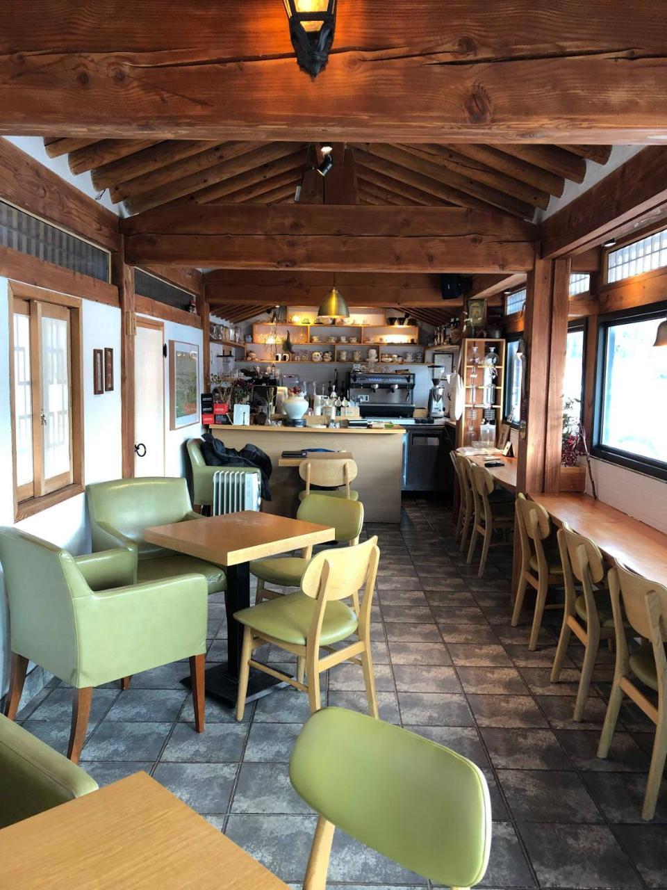 Floral Space Hanok Guesthouse Kjongdzsu Kültér fotó