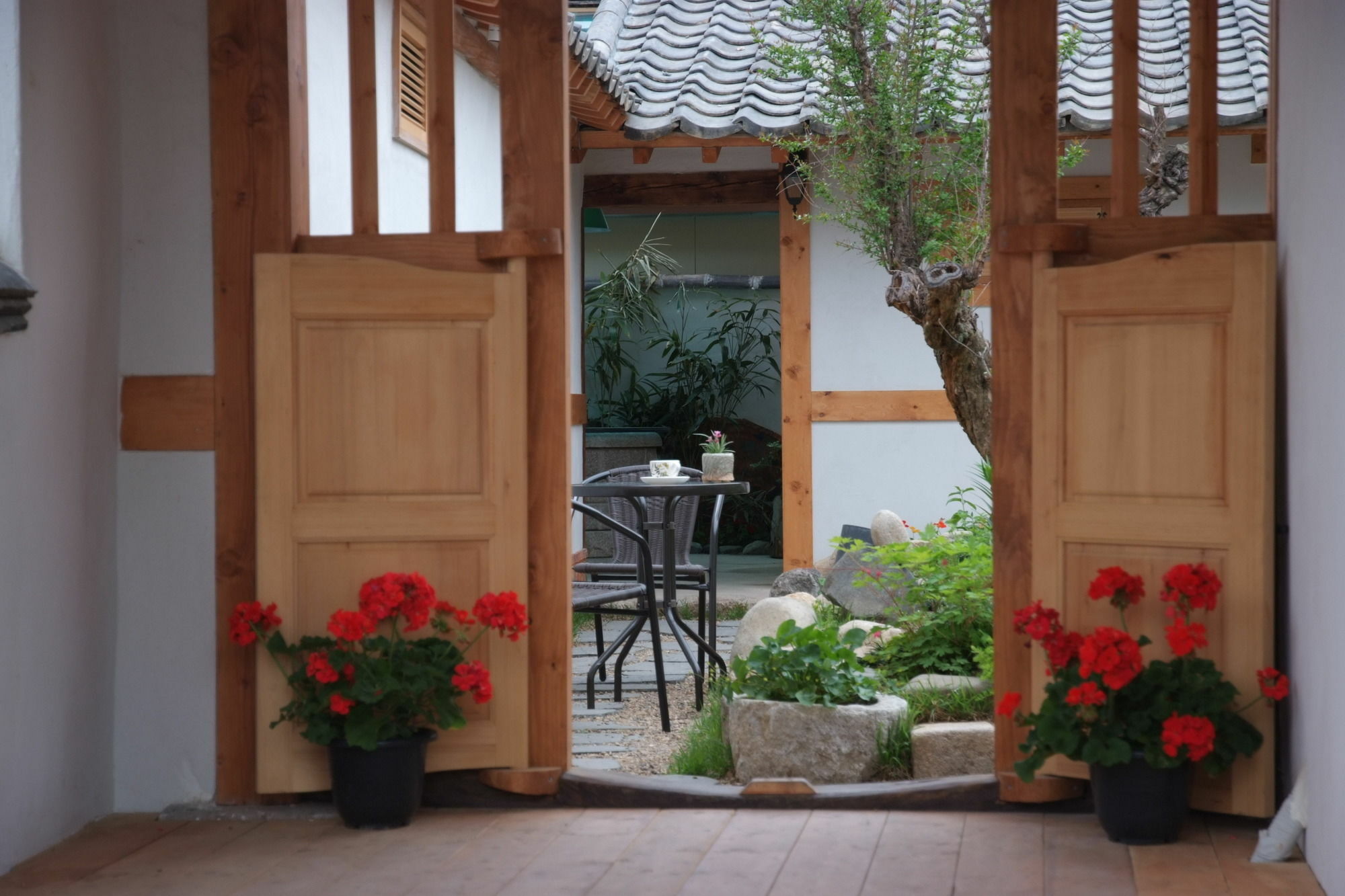 Floral Space Hanok Guesthouse Kjongdzsu Kültér fotó