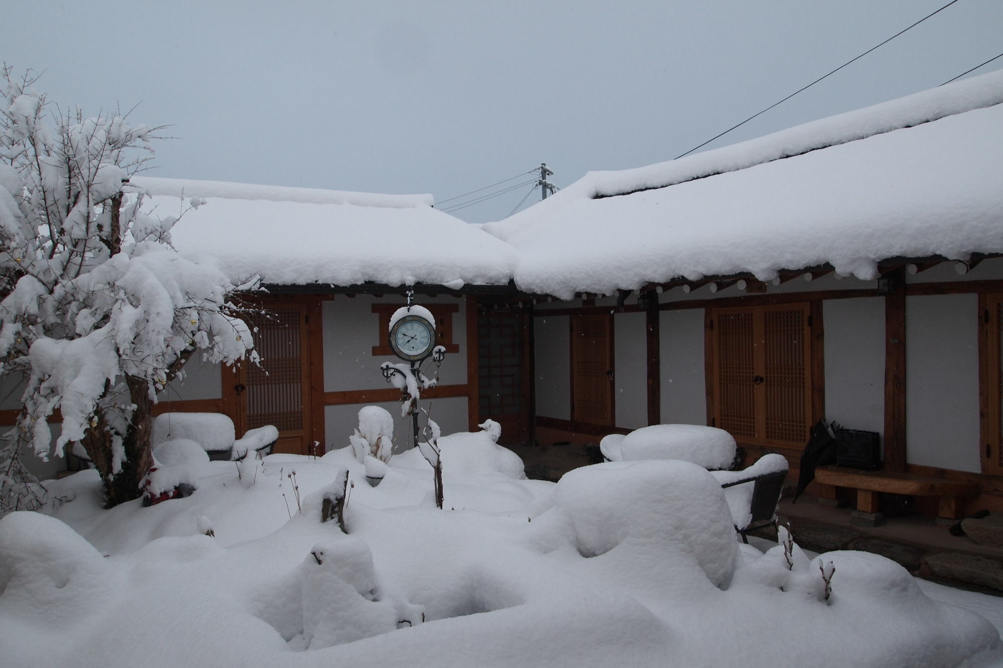 Floral Space Hanok Guesthouse Kjongdzsu Kültér fotó