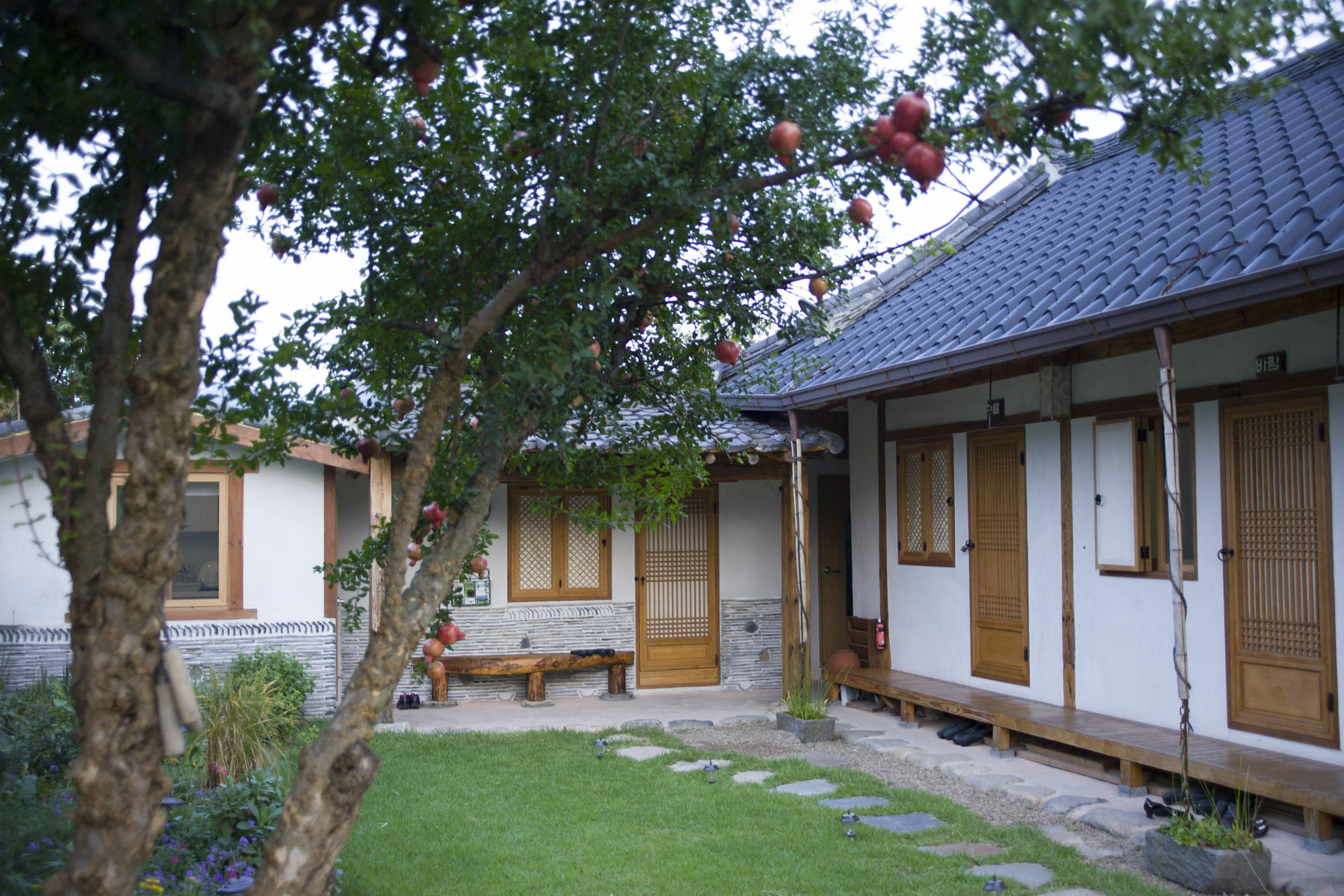 Floral Space Hanok Guesthouse Kjongdzsu Kültér fotó